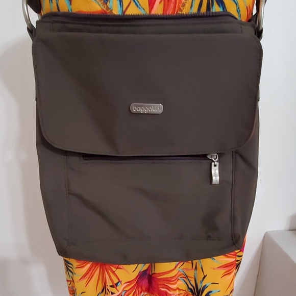 Baggallini Brown crossbody purse - Picture 3 of 8